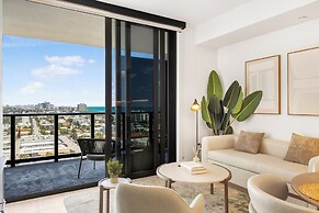 Luxury Condo W Views Near Miami Beach