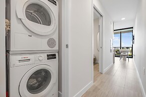 Luxury Condo W Views Near Miami Beach