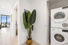 Luxury Condo W Views Near Miami Beach