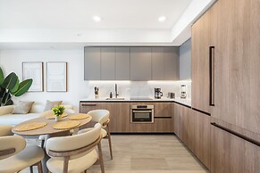 Luxury Condo W Views Near Miami Beach