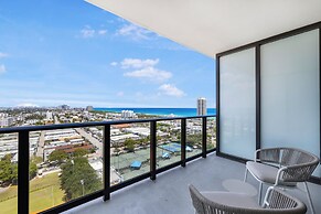Luxury Condo W Views Near Miami Beach
