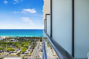 Luxury Condo W Views Near Miami Beach