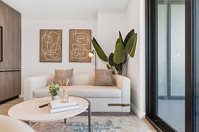 Luxury Condo W Views Near Miami Beach