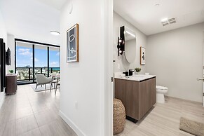 Luxury Condo W Views Near Miami Beach