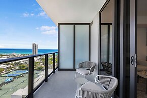 Luxury Condo W Views Near Miami Beach