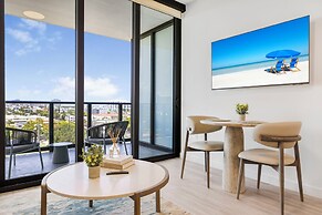 Luxury Condo W Views Near Miami Beach