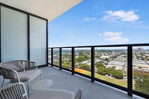 Luxury Condo W Views Near Miami Beach