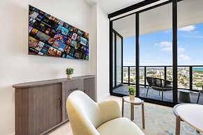 Luxury Condo W Views Near Miami Beach