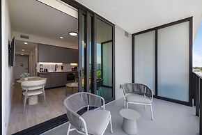 Luxury Condo W Views Near Miami Beach