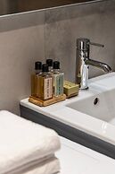 Stylish 1BR Retreat Near Alimos Beach Tram