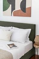 Stylish 1BR Retreat Near Alimos Beach Tram