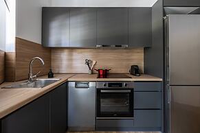 Stylish 1BR Retreat Near Alimos Beach Tram