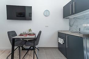 Lit Living-Luxury-Box Spring - Parking
