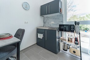 Lit Living-Luxury-Box Spring - Parking