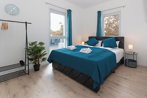 Lit Living-Luxury-Box Spring - Parking