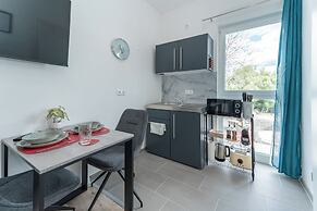 Lit Living-Luxury-Box Spring - Parking