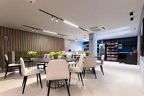 Breeze Residence By Carpediem