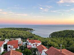 Sunrise Sunset Seaview Walk to Vis Iconic Beaches