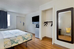 Studio 6 - Beaumont, TX