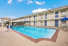 Studio 6 - Beaumont, TX