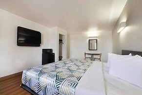 Studio 6 - Beaumont, TX