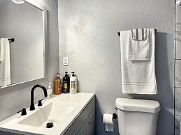 Modern 1B Studio Oasis Plaza District Access 32C