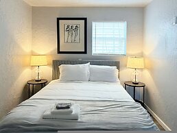 Modern 1B Studio Oasis Plaza District Access 32C