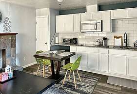 Modern 1B Studio Oasis Plaza District Access 32C