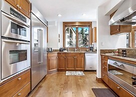 Ski in, Ski out 3 Bedroom Condo at the Beaver Creek Lodge