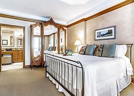 Ski in, Ski out 3 Bedroom Condo at the Beaver Creek Lodge