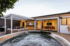 The Clearview House - Lake Views