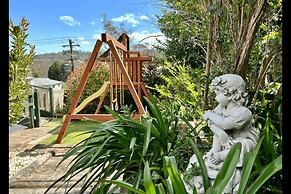 Cozy Mountain Cottage