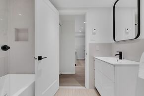 Le Victoria MidTown Montreal