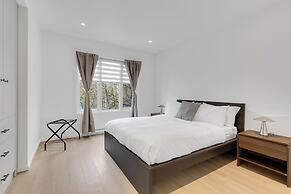 Le Victoria MidTown Montreal