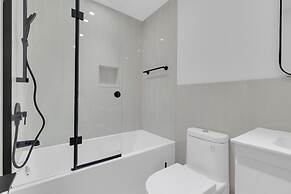 Le Victoria MidTown Montreal