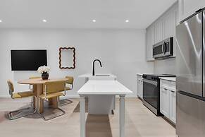 Le Victoria MidTown Montreal