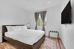 Le Victoria MidTown Montreal