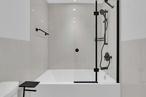 Le Victoria MidTown Montreal