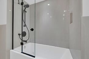 Le Victoria MidTown Montreal