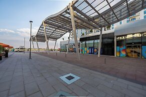 Maison Privee - Modern Yas Island Escape w/ Peaceful Canal Views