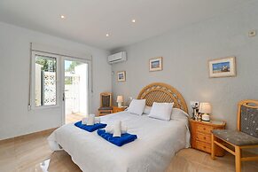 Ker Blanc in J vea With 5 Bedrooms and 4 Bathrooms