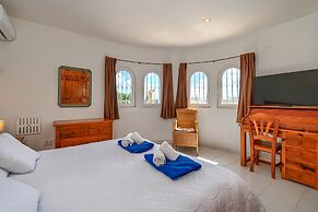 Ker Blanc in J vea With 5 Bedrooms and 4 Bathrooms