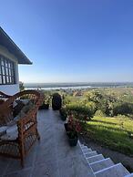 Holiday House in Smederevo With City, Garden, and River Views