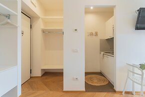 MT Studio by Rent All Como