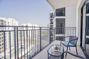 Modern Yas Island Escape w Peaceful Canal Views
