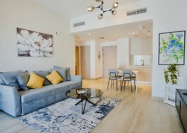 Modern Yas Island Escape w Peaceful Canal Views