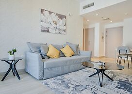 Modern Yas Island Escape w Peaceful Canal Views