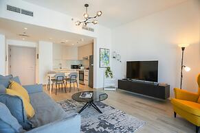 Modern Yas Island Escape w Peaceful Canal Views