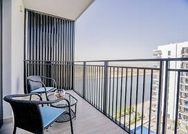 Modern Yas Island Escape w Peaceful Canal Views