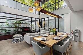 Elio Villa by Kozystay